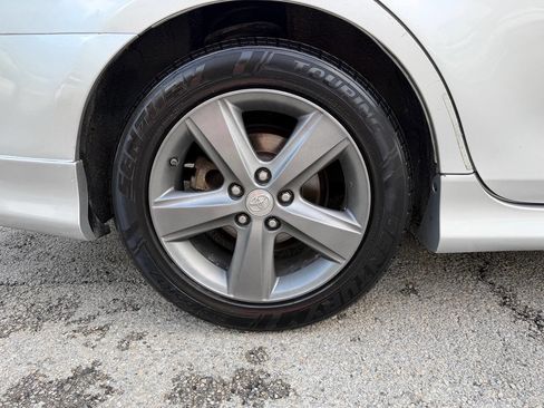 Used 2010 Toyota Camry SE FWD image 28