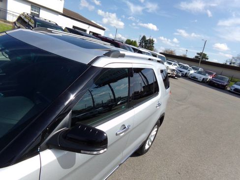 Used 2013 Ford Explorer XLT image 34