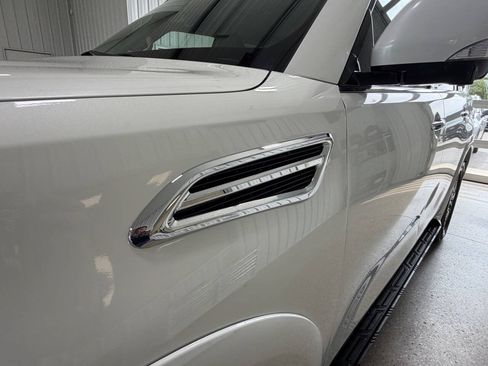Used 2024 Nissan Armada SL w/ Captain's Chairs Package AWD/4WD image 3