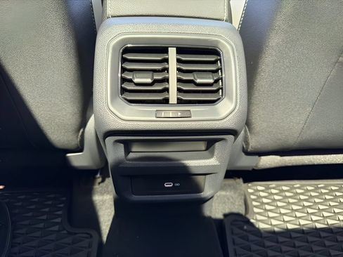 Used 2025 Volkswagen Taos SE AWD/4WD image 22