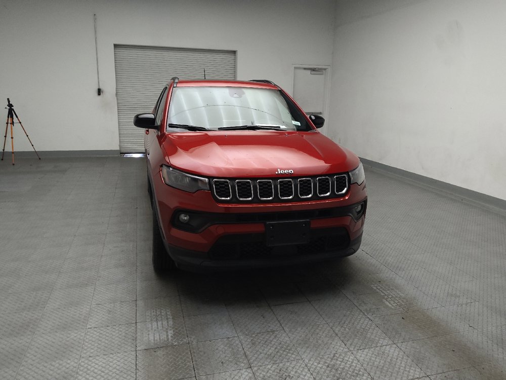 Used 2025 Jeep Compass Latitude w/ Sun & Sound Group AWD/4WD image 14