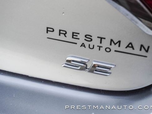 Used 2016 Toyota Camry SE image 4