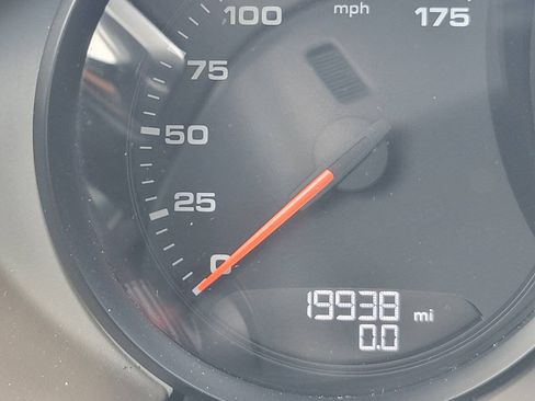 Used 2023 Porsche 718 Boxster RWD image 33