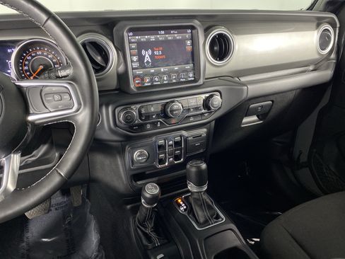 Used 2022 Jeep Wrangler Unlimited Sahara w/ Cold Weather Group AWD/4WD image 34