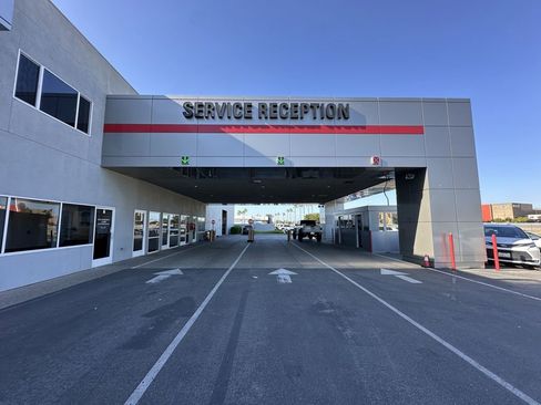 Used 2023 Toyota Highlander XLE image 12