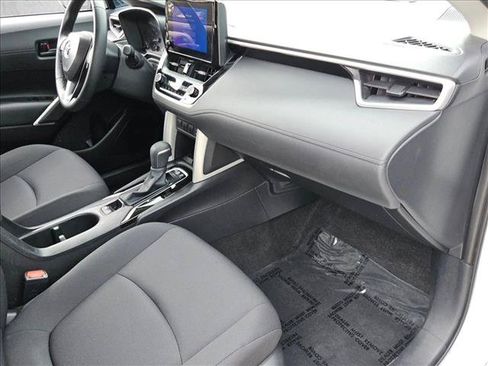 Used 2025 Toyota Corolla Cross LE FWD image 20