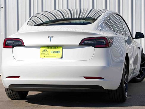Used 2023 Tesla Model 3 Standard Range image 5