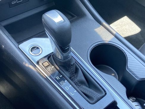 Used 2025 Nissan Altima 2.5 SV FWD image 11