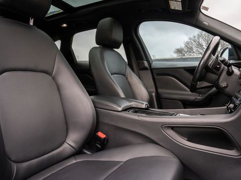 Used 2018 Jaguar F-PACE Premium image 8