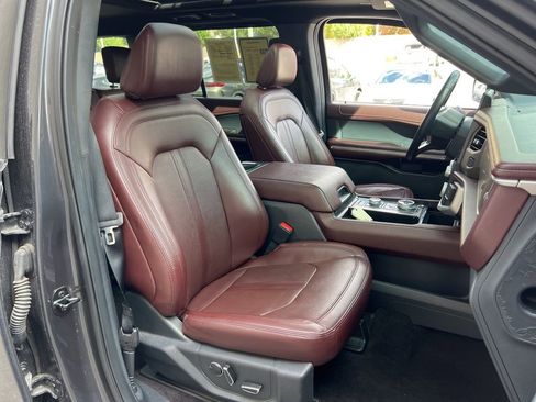 Used 2022 Ford Expedition Limited image 24