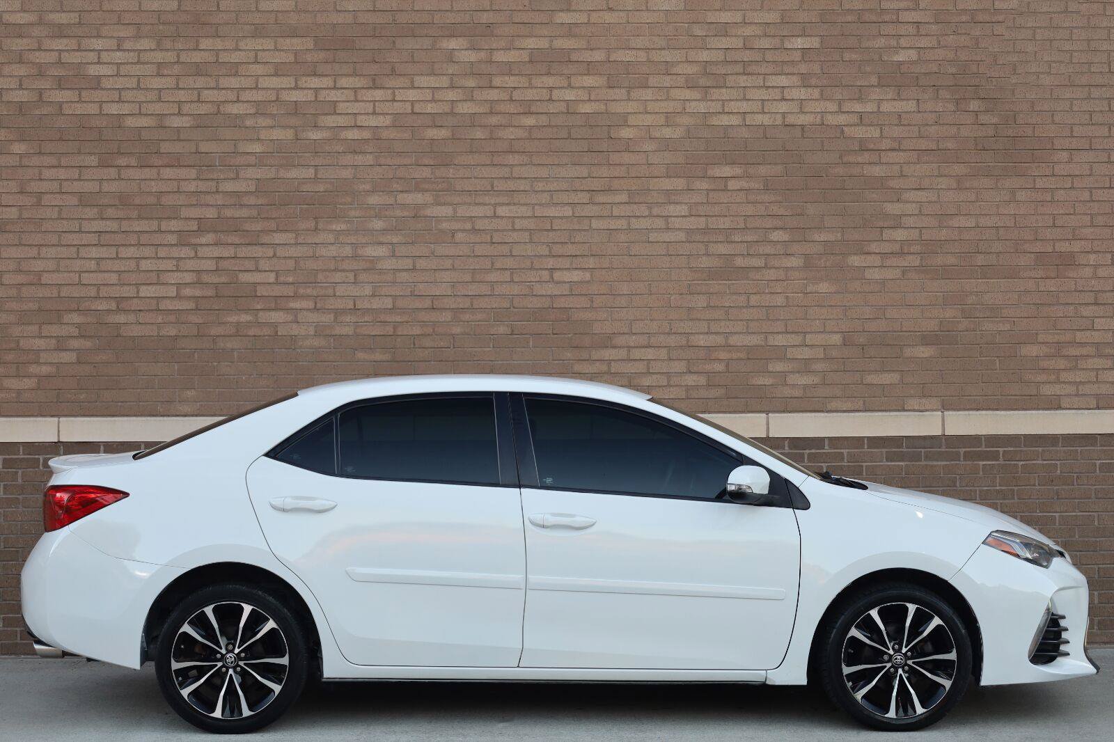 Used 2017 Toyota Corolla SE w/ Body Protection Package FWD image 3