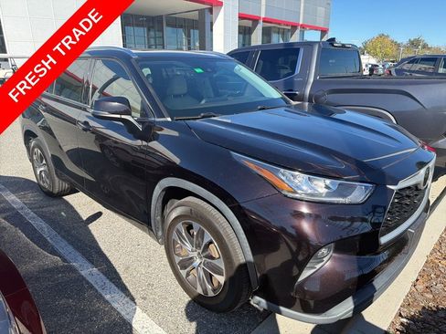 Used 2020 Toyota Highlander XLE image 3