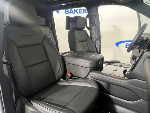 Used 2025 GMC Yukon XL Denali w/ Denali Reserve Package AWD/4WD image 12