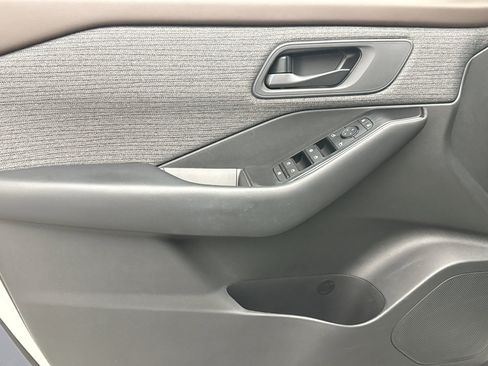 Used 2023 Nissan Rogue S image 9