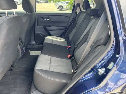 Certified 2025 Nissan Rogue SV FWD image 10