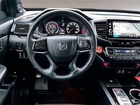 Certified 2024 Honda Ridgeline Black Edition image 9