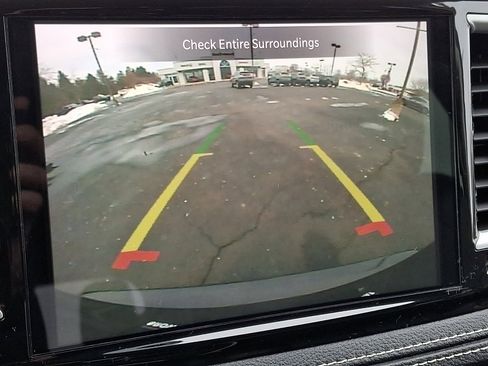 Certified 2023 Chrysler Pacifica Touring-L image 18