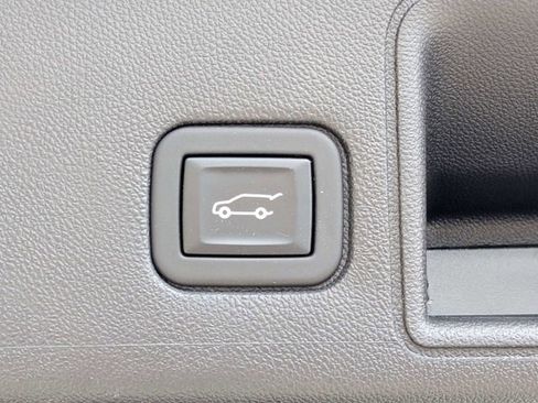 Used 2023 GMC Terrain SLE w/ Driver Convenience Package image 13