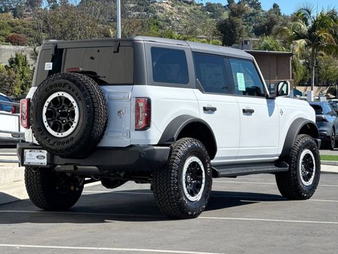 New 2026 Ford Bronco Outer Banks w/ Sasquatch Package image 3