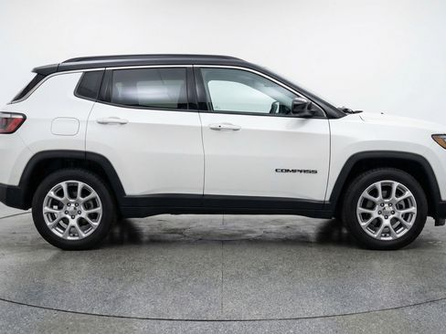 Used 2025 Jeep Compass Limited AWD/4WD image 11