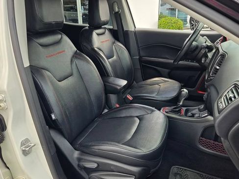 Used 2017 Jeep Compass Trailhawk w/ Leather Interior Group AWD/4WD image 17