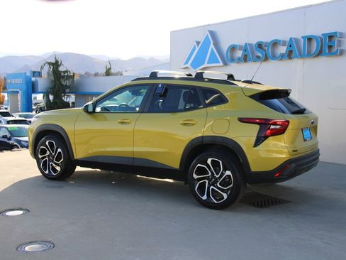 Used 2025 Chevrolet Trax RS image 6