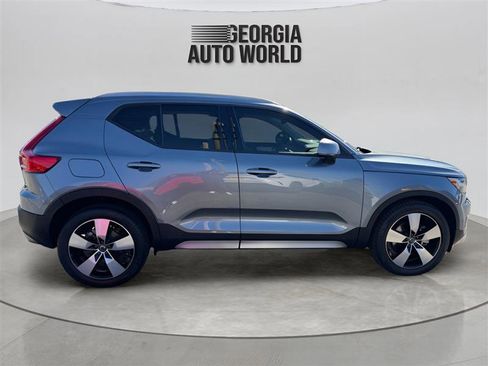 Used 2019 Volvo XC40 T5 Momentum image 8