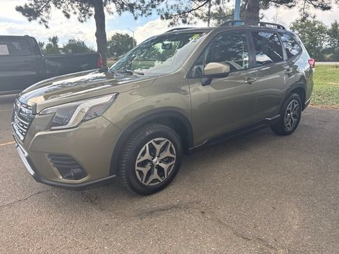 Used 2023 Subaru Forester Premium AWD/4WD image 1