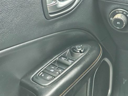 Used 2018 Jeep Compass Latitude w/ Popular Equipment Group image 32