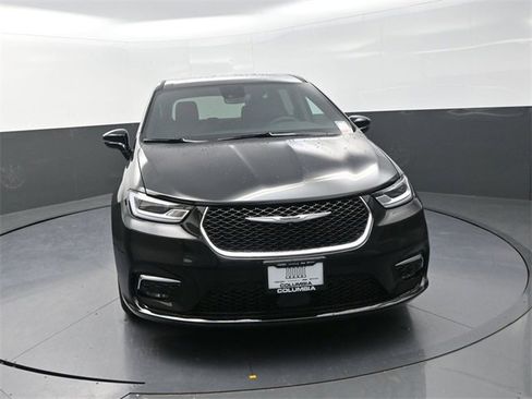 New 2026 Chrysler Pacifica Select image 2