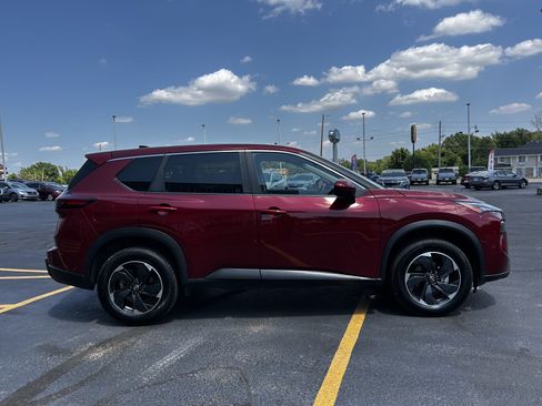 Used 2025 Nissan Rogue SV AWD/4WD image 4