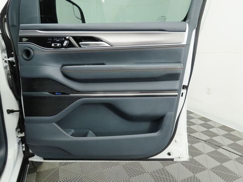 Used 2023 Jeep Grand Wagoneer Series II image 24