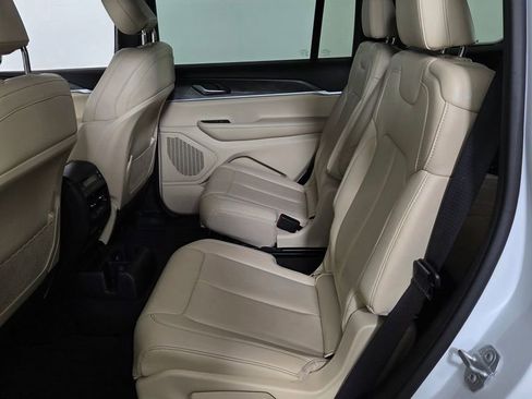 Used 2023 Jeep Grand Cherokee L Limited AWD/4WD image 38