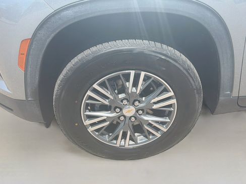 Used 2025 Chevrolet Traverse LT AWD/4WD image 11