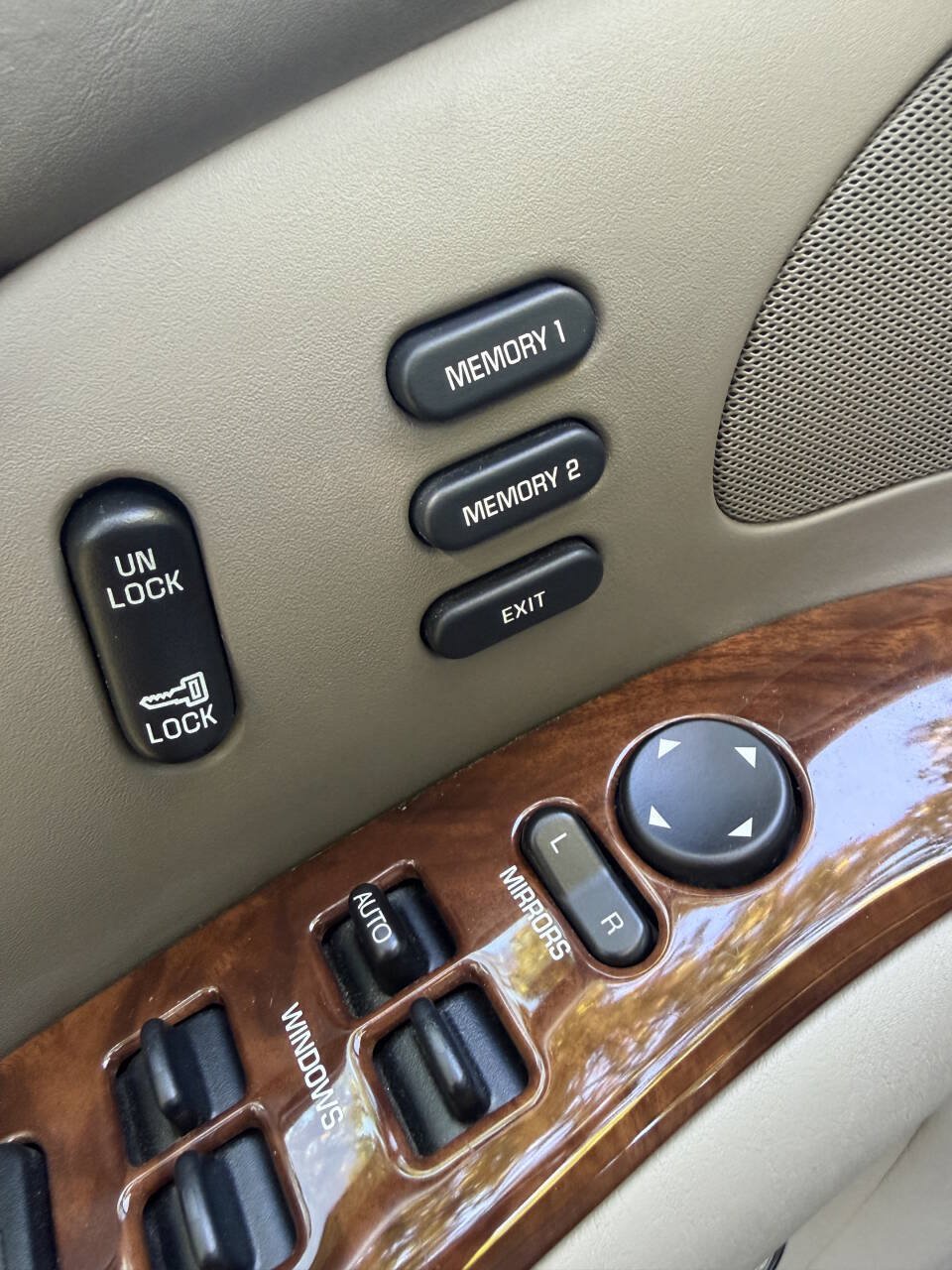 Used 2003 Buick Park Avenue Ultra w/ Ultra Luxury Package FWD image 19