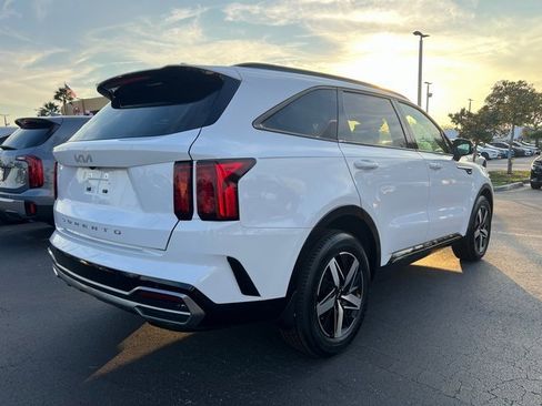 Certified 2022 Kia Sorento S image 5