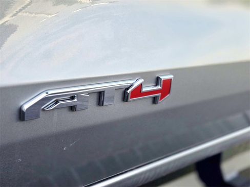 New 2025 GMC Canyon AT4 image 19