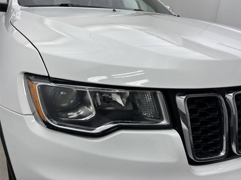 Used 2018 Jeep Grand Cherokee Limited image 18