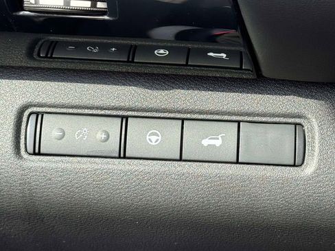 Used 2025 Nissan Pathfinder SV AWD/4WD image 20