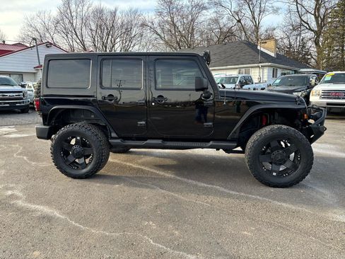 Used 2012 Jeep Wrangler Unlimited Sahara AWD/4WD image 6