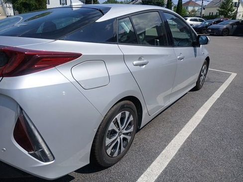 Used 2020 Toyota Prius Prime Limited FWD image 4