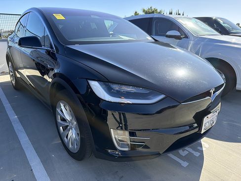 Used 2018 Tesla Model X 75D AWD/4WD image 3