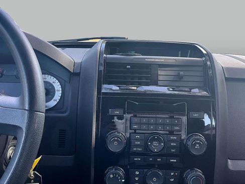Used 2010 MAZDA Tribute i Sport FWD image 6