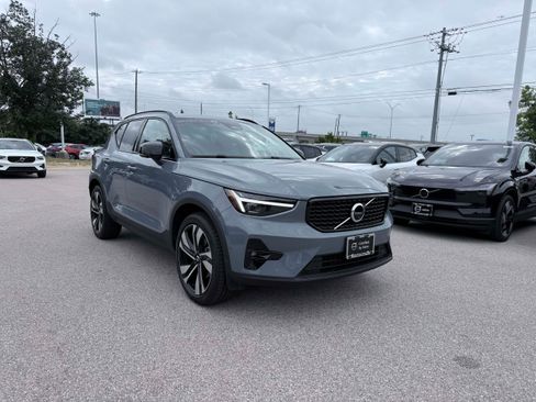 Certified 2023 Volvo XC40 B5 Ultimate w/ Protection Package Premier AWD/4WD image 8
