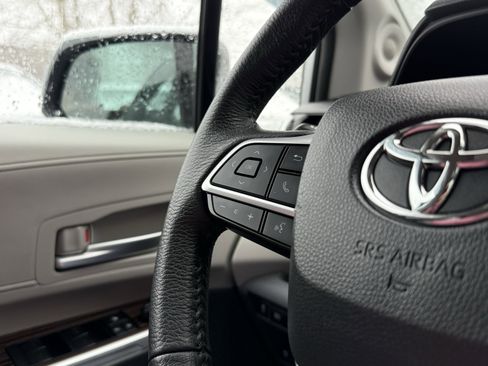 Used 2022 Toyota Sienna XLE image 20