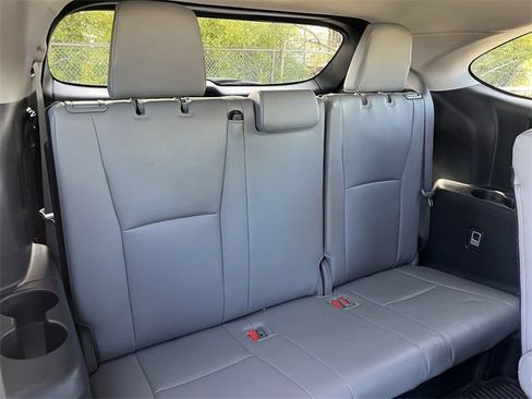 Used 2024 Toyota Highlander XLE image 33