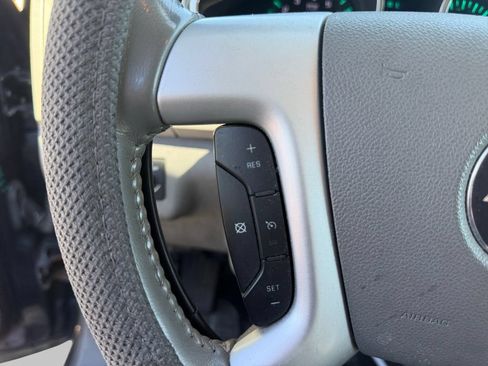 Used 2011 Chevrolet Traverse LS FWD image 27