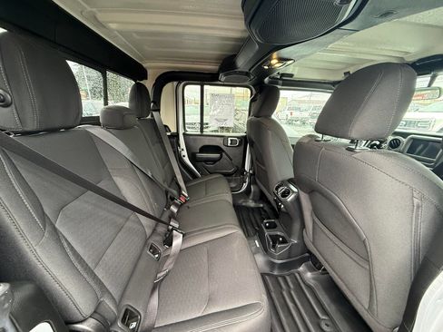 Used 2022 Jeep Gladiator Sport AWD/4WD image 10