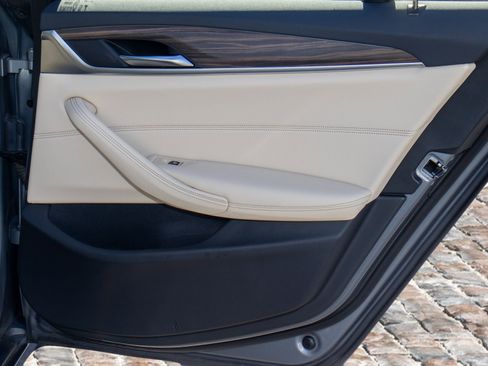 Used 2023 BMW 530i image 18