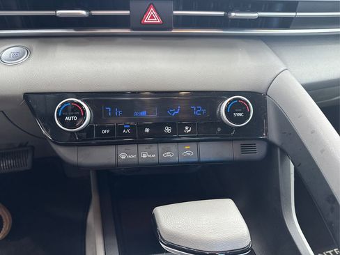 Used 2022 Hyundai Elantra SEL w/ Preferred Accessory Package image 29